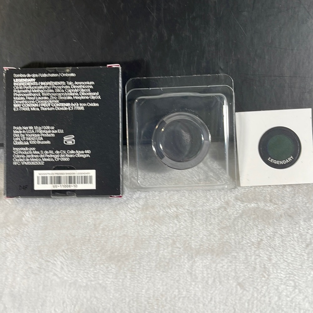 Younique-LEGENDARY- Moodstruck Pressed Shadow-NEW